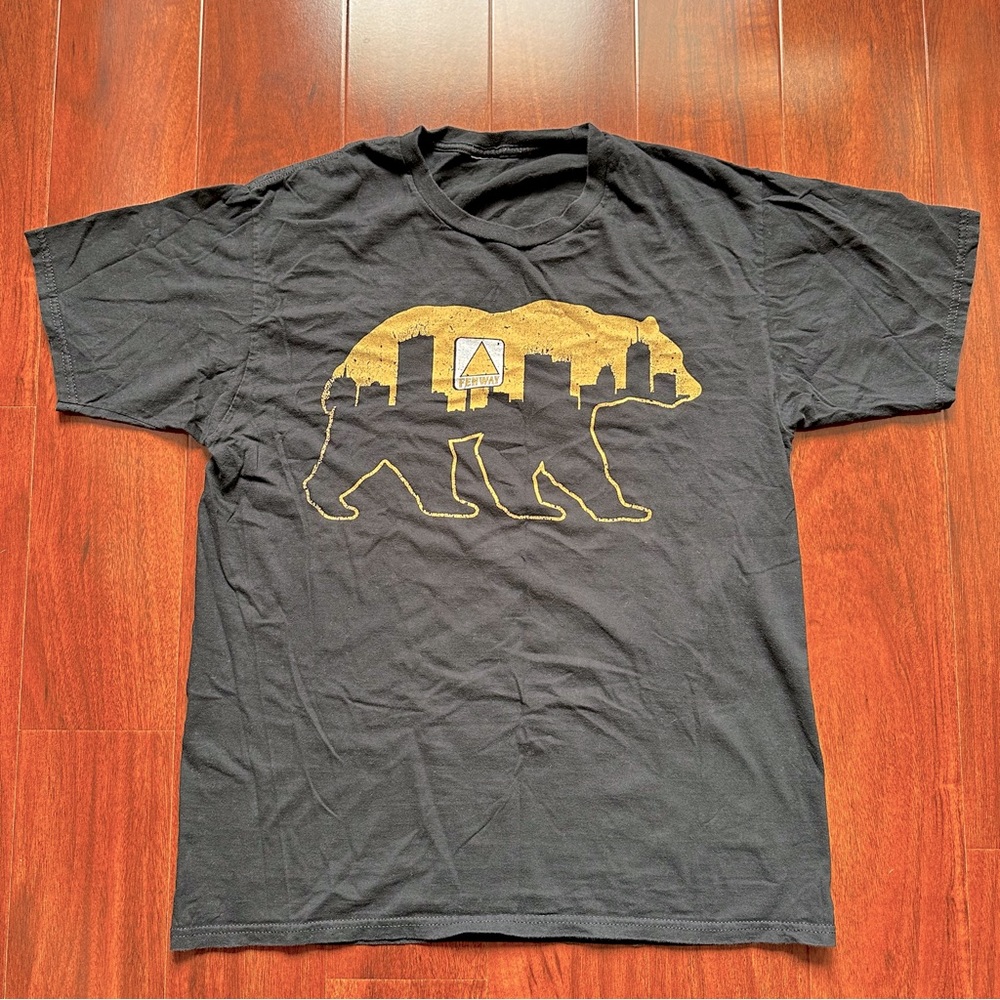 Men’s Boston Bruins Bear & Skyline + Fenway Short Sleeve T-Shirt